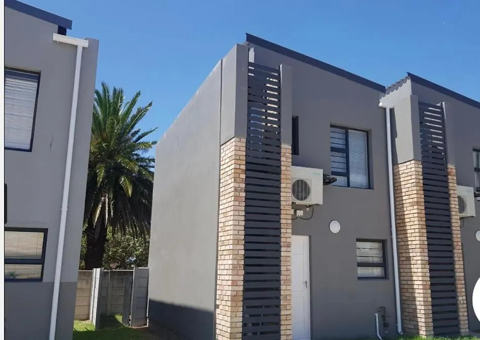 Апарт-отель Luxury Suites At St Petes Duplex Townhouse Newton Park